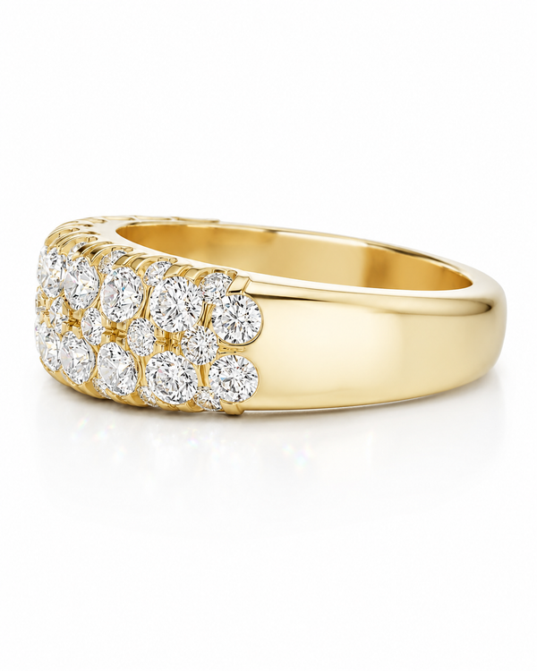 color_10K_YG, color_14K_YG &&Close-up of a pave moissanite wedding band showcasing graduated round stone arrangement.
