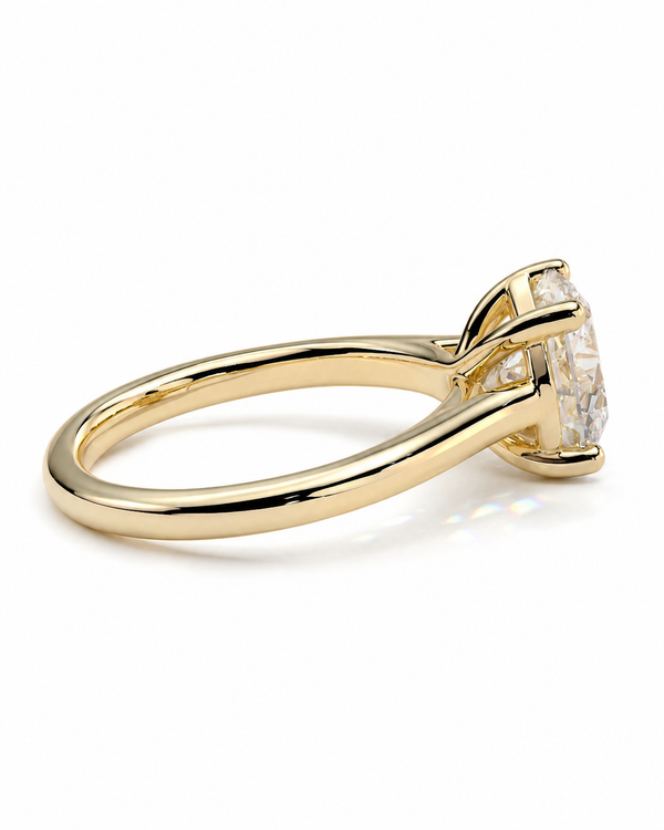 color_10K_YG, color_14K_YG &&
A yellow gold ring with a brilliant round-cut diamond center stone and smaller diamonds along the band, shown on a clean white background.