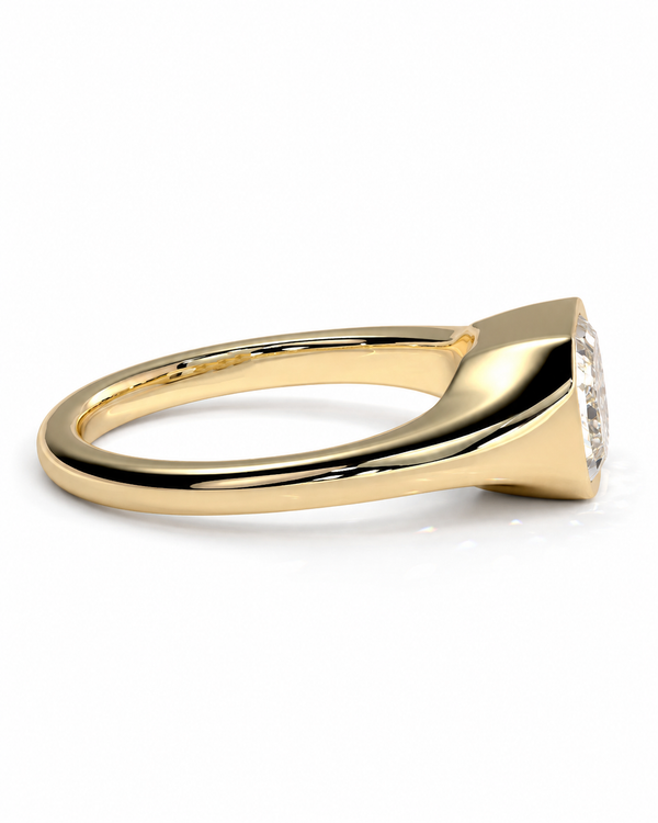 color_10K_YG, color_14K_YG &&A polished yellow gold ring with a triangular bezel setting and a clear gemstone, shown from a side angle on a white background.