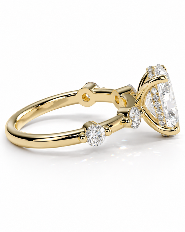 color_10K_YG, color_14K_YG &&Luxury oval moissanite ring featuring sparkling round side stones and detailed setting