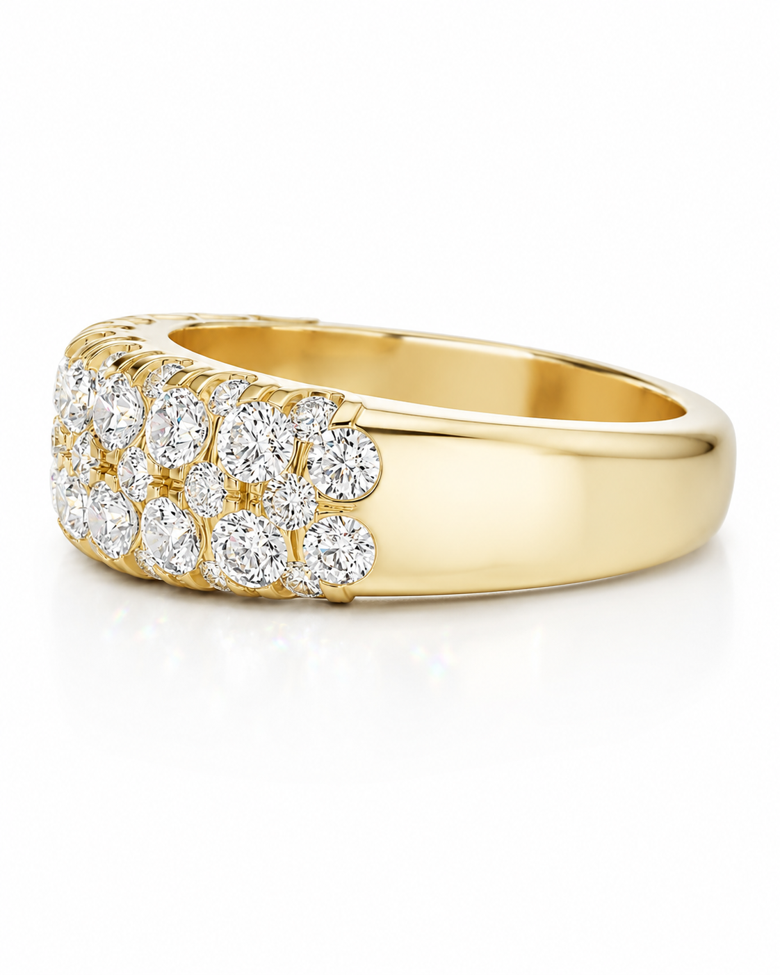 color_10K_YG, color_14K_YG &&Close-up of a pave moissanite wedding band showcasing graduated round stone arrangement.