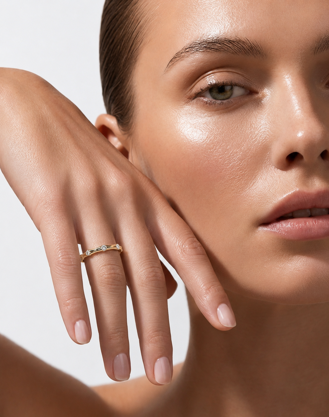 color_10K_YG, color_14K_YG &&	
Contemporary full eternity anniversary band with bezel-set round moissanite.