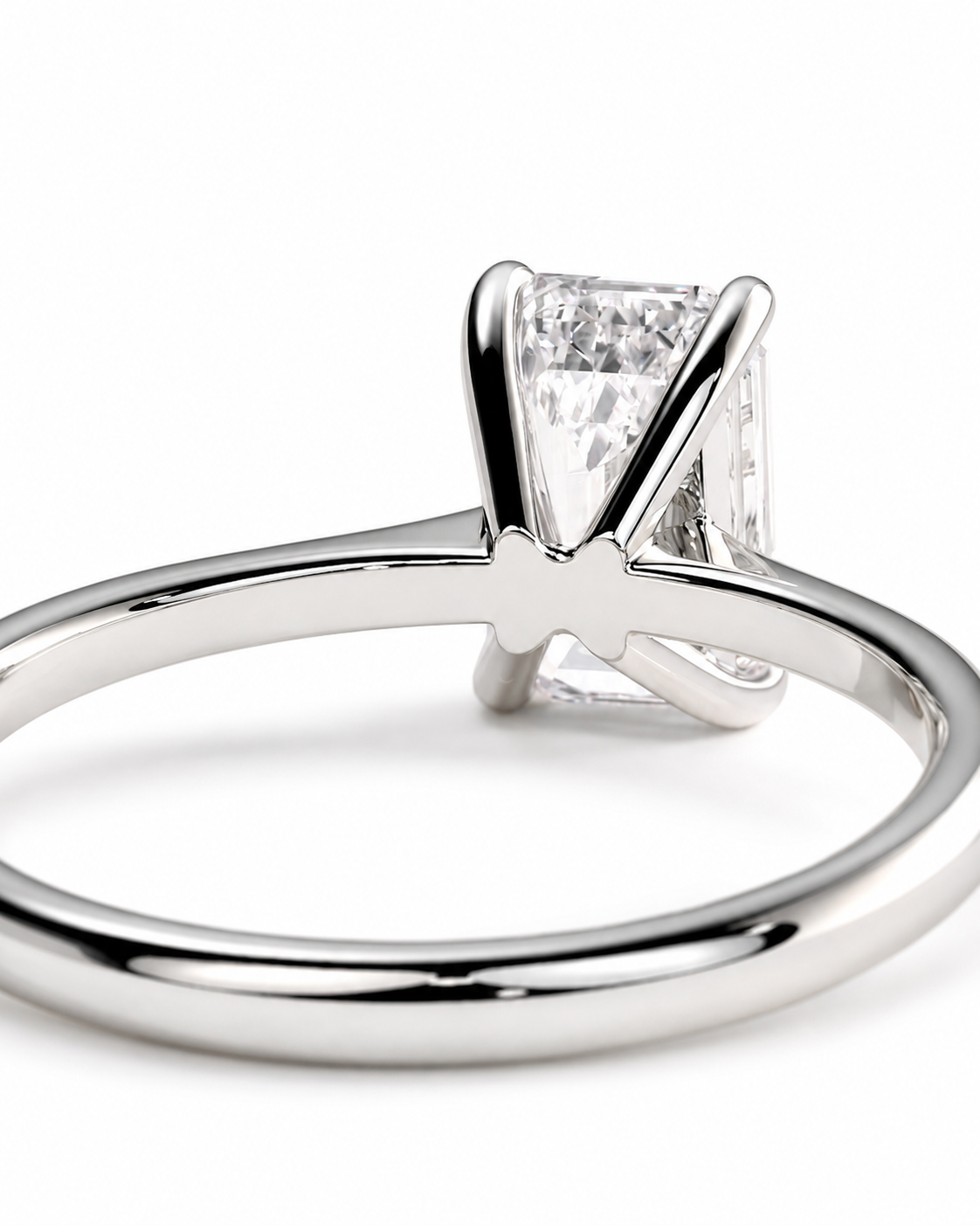 color_925_SIL,color_935_ARG,color_10K_WG, color_14K_WG &&A close-up shot of a silver solitaire ring with a rectangular clear gemstone, set against a plain white background.