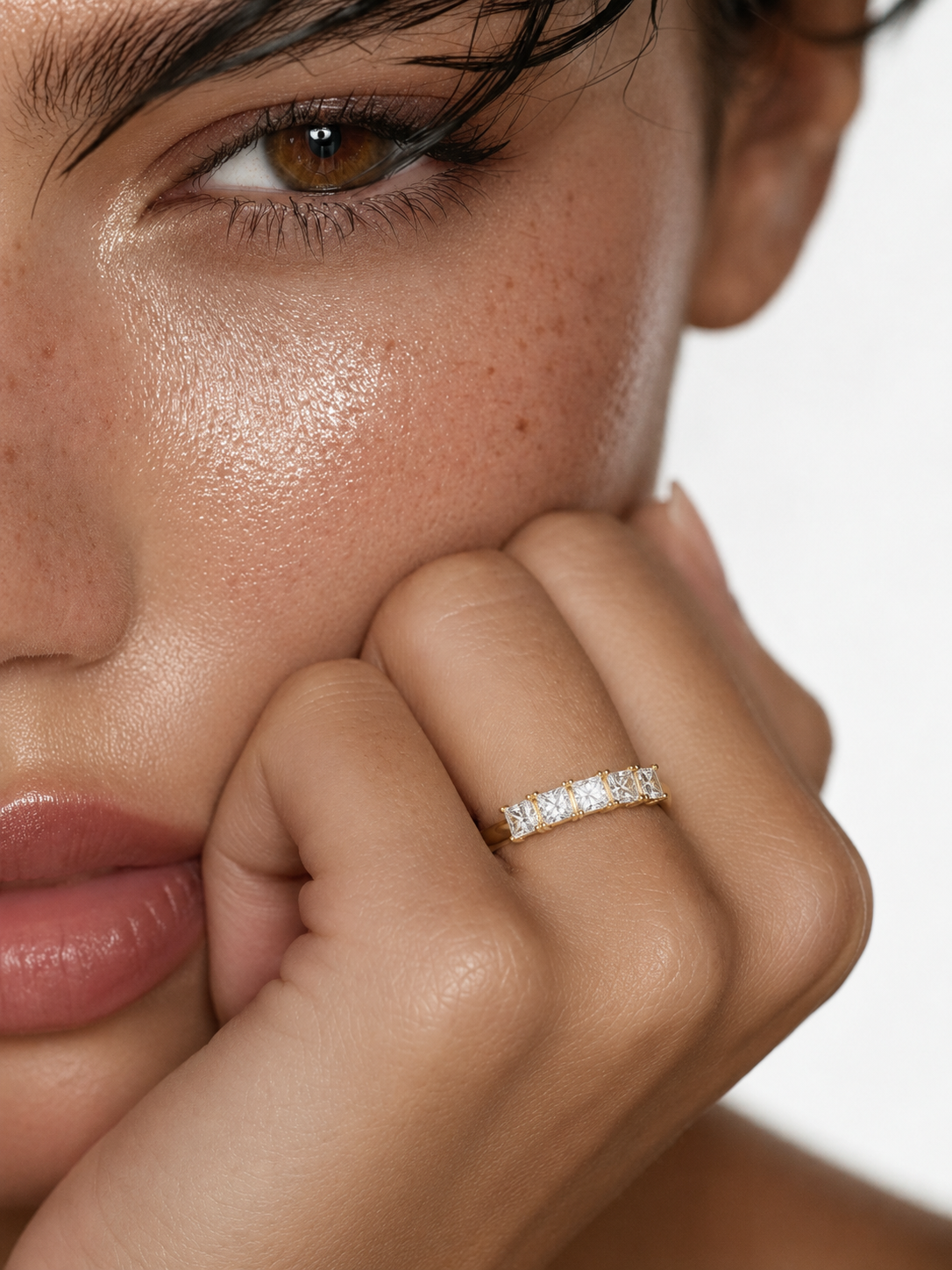 color_10K_YG, color_14K_YG &&	
Elegant bridal wedding band showcasing five princess-cut moissanite stones.