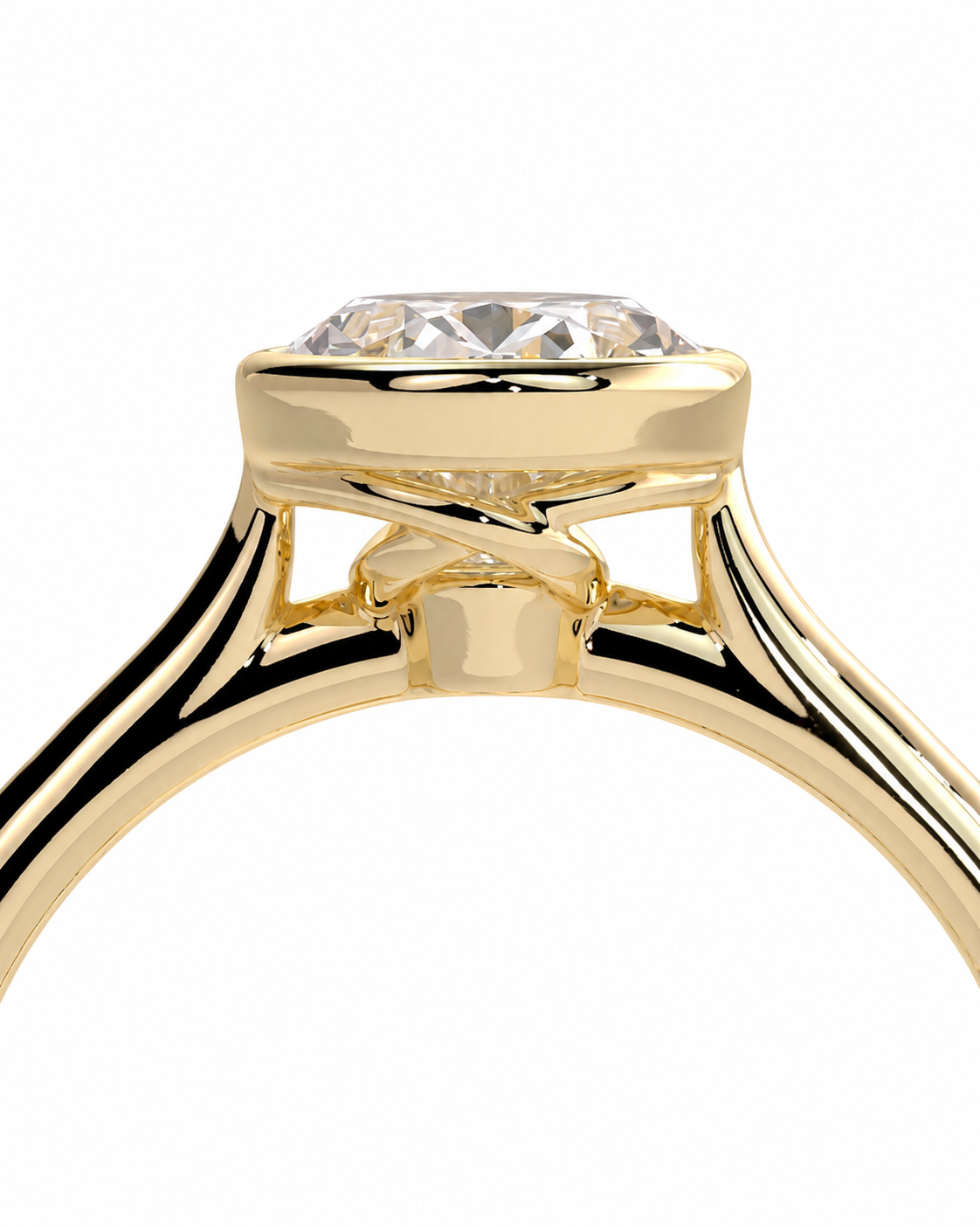 color_10K_YG, color_14K_YG &&Close-up of a yellow gold ring setting with a clear round-cut gemstone, shown against a plain white background.
