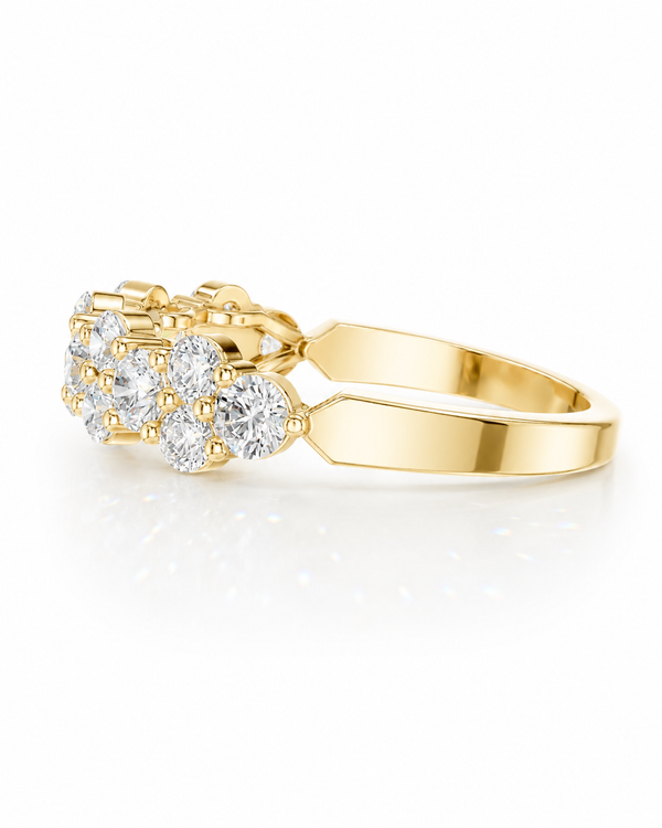 color_10K_YG, color_14K_YG &&	
Front view of a moissanite wedding band featuring round floral stone arrangement.