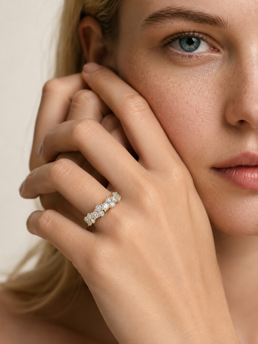 color_10K_YG, color_14K_YG &&	
Premium wedding band showcasing round moissanite in a graceful clustered setting.