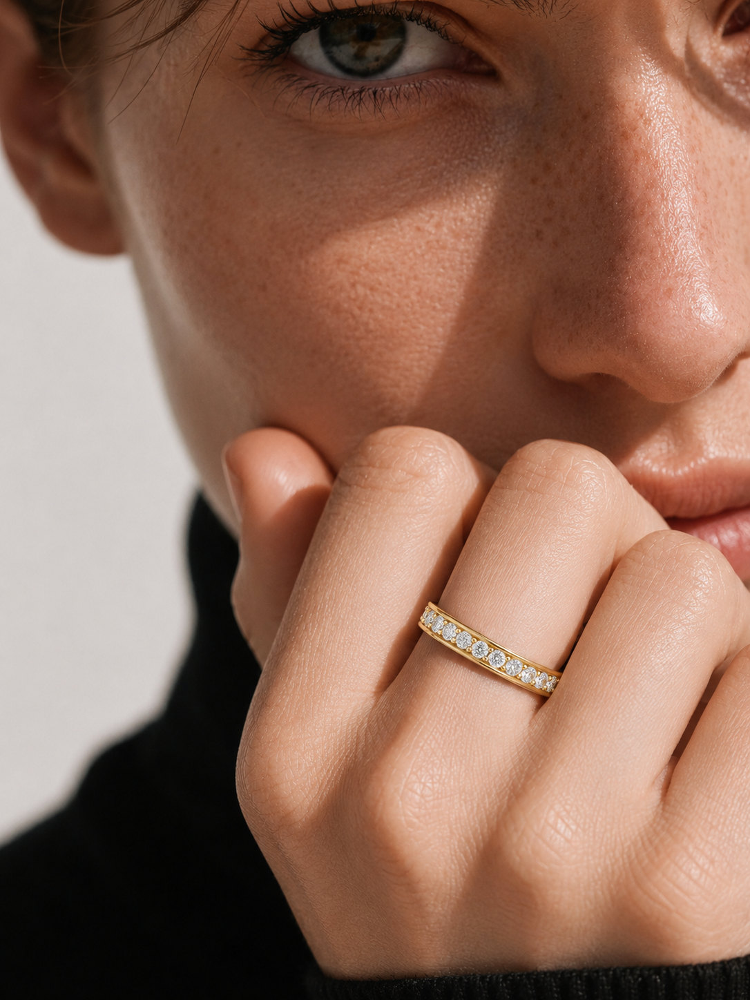 color_10K_YG, color_14K_YG &&Handcrafted curved anniversary band with round moissanite across the top.