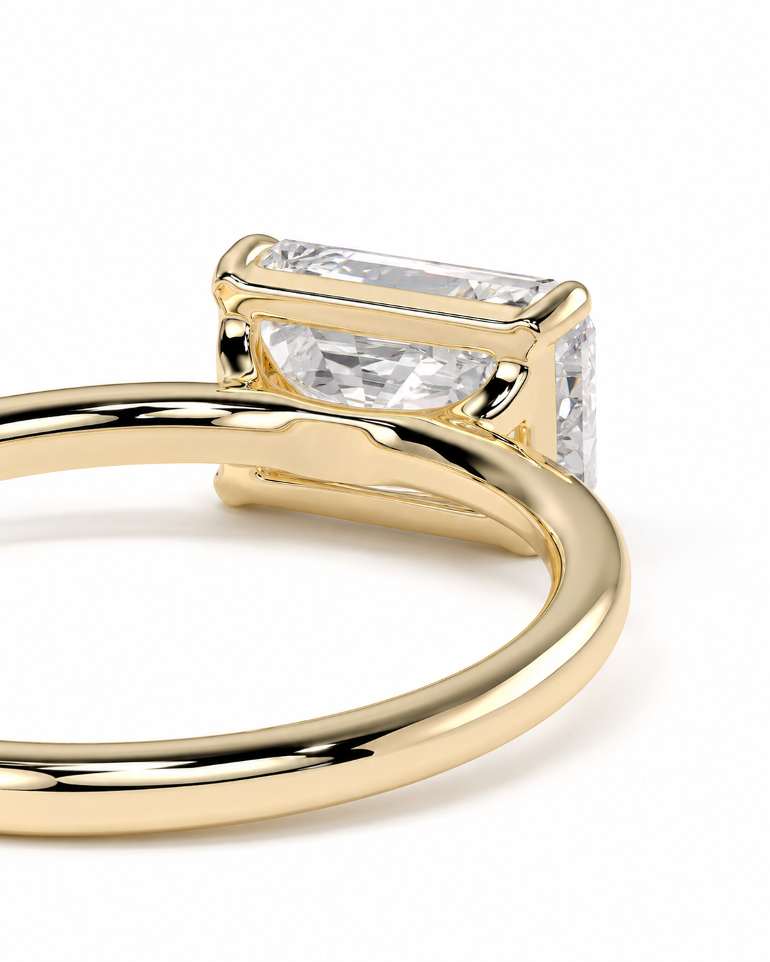 color_10K_YG, color_14K_YG &&
A close-up shot of a yellow gold ring featuring a rectangular baguette-cut clear gemstone in a prong setting, shown against a clean white background.