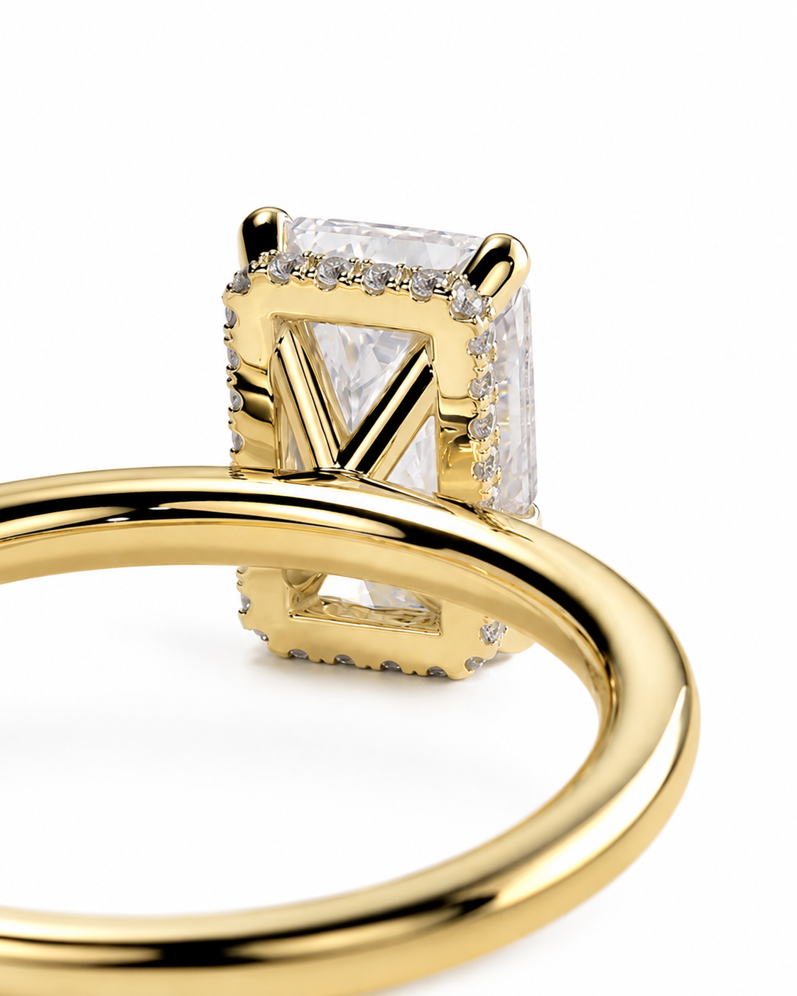 color_10K_YG, color_14K_YG &&A close-up studio shot of a gold ring featuring a large rectangular clear gemstone with a prominent V-shaped cutout design, surrounded by small pavé-set stones, on a white background.