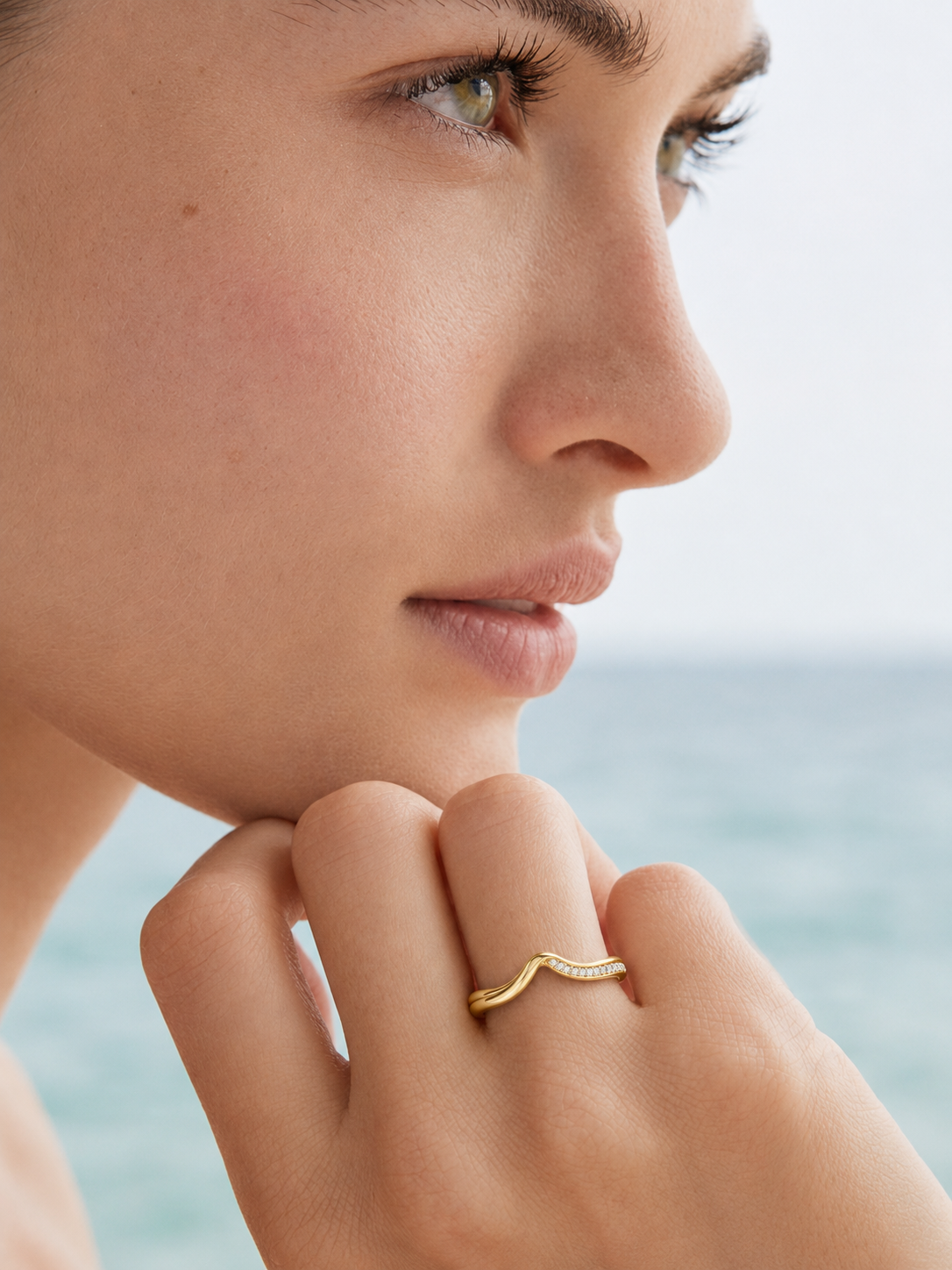 color_10K_YG, color_14K_YG &&Gracefully curved wedding band for women with brilliant round moissanite stones.