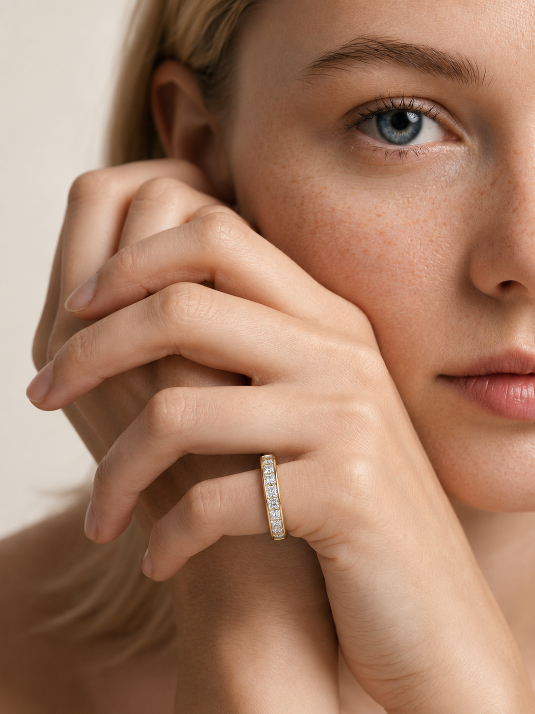 color_10K_YG, color_14K_YG &&Stackable moissanite wedding band showcasing princess-cut stones in a modern channel setting.