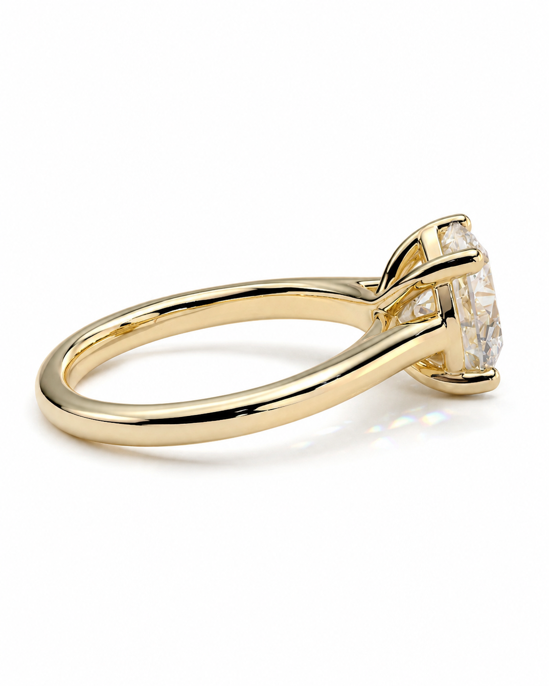 color_10K_YG, color_14K_YG &&	
A yellow gold ring with a brilliant round-cut diamond center stone and smaller diamonds along the band, shown on a clean white background.