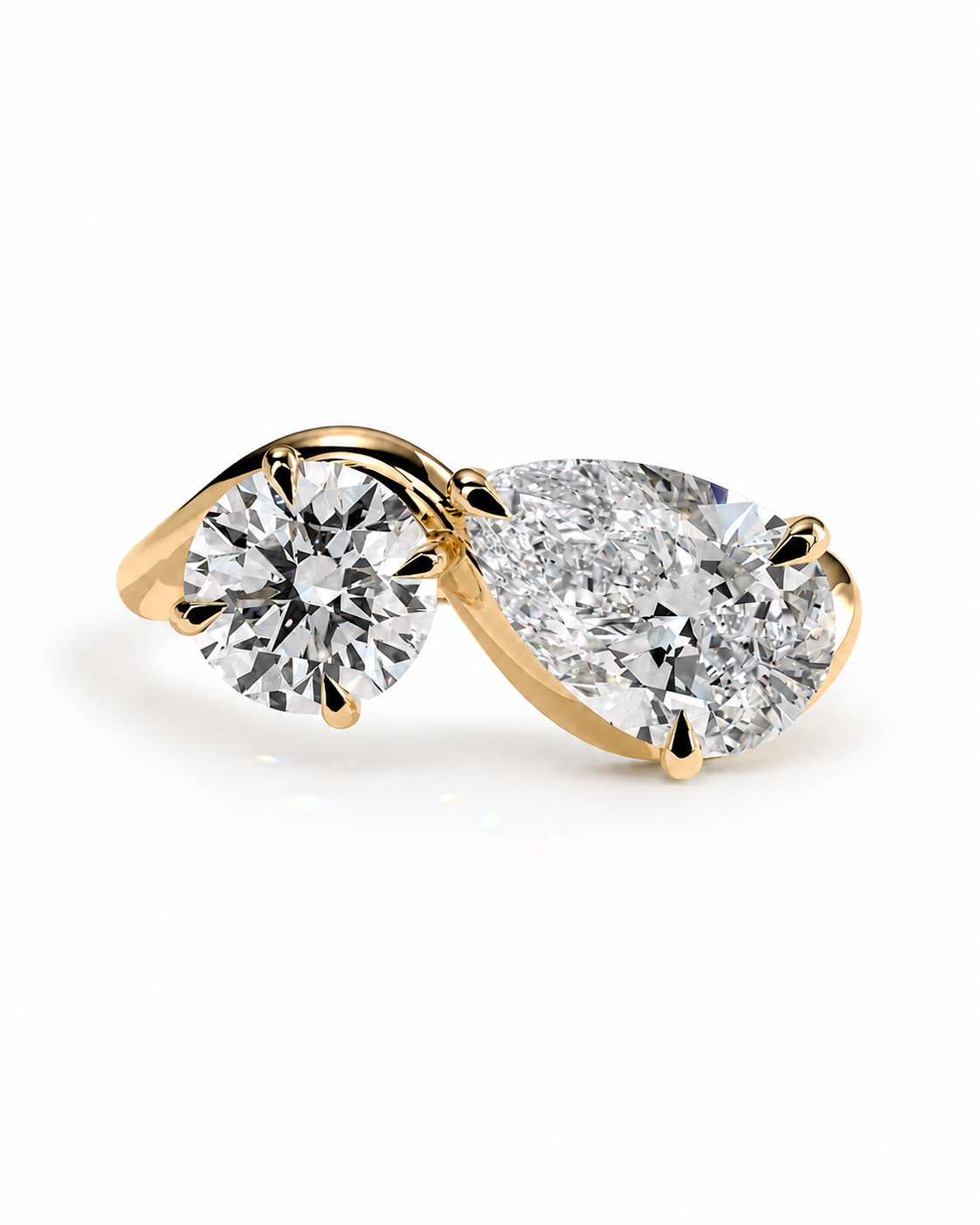 color_10K_YG, color_14K_YG &&	
A yellow gold ring featuring a round brilliant-cut diamond on the left and a pear-cut diamond on the right, set against a clean white background.