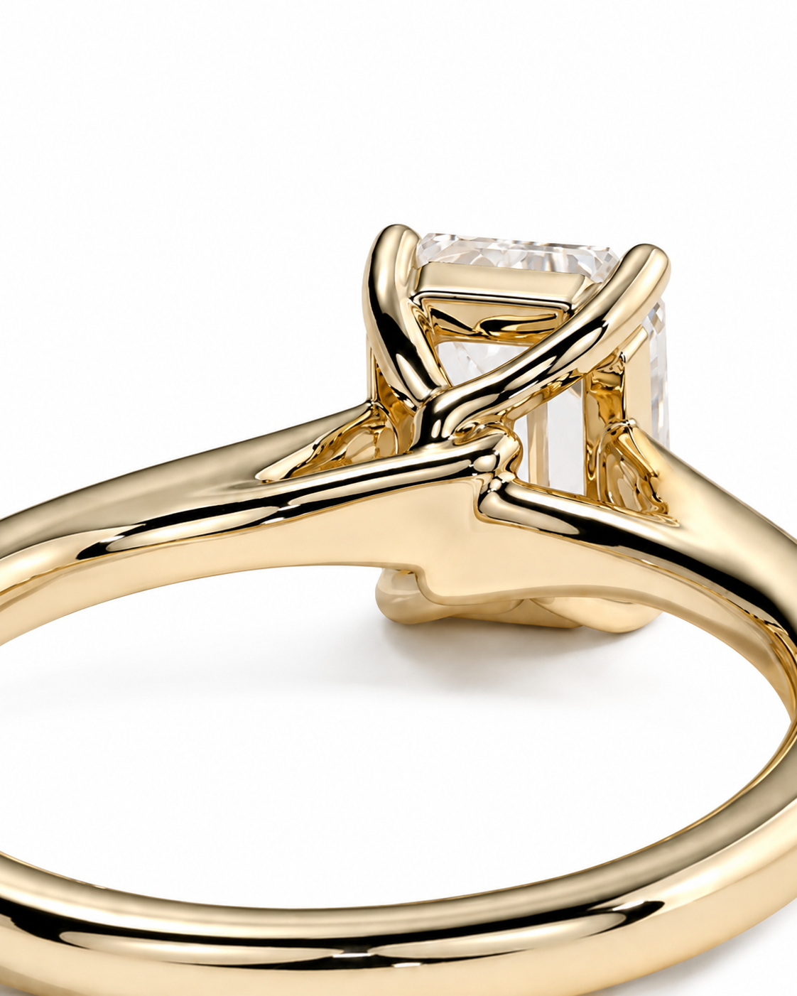 color_10K_YG, color_14K_YG &&	
A close-up shot of a yellow gold solitaire ring with a clear rectangular gemstone, set against a plain white background.
