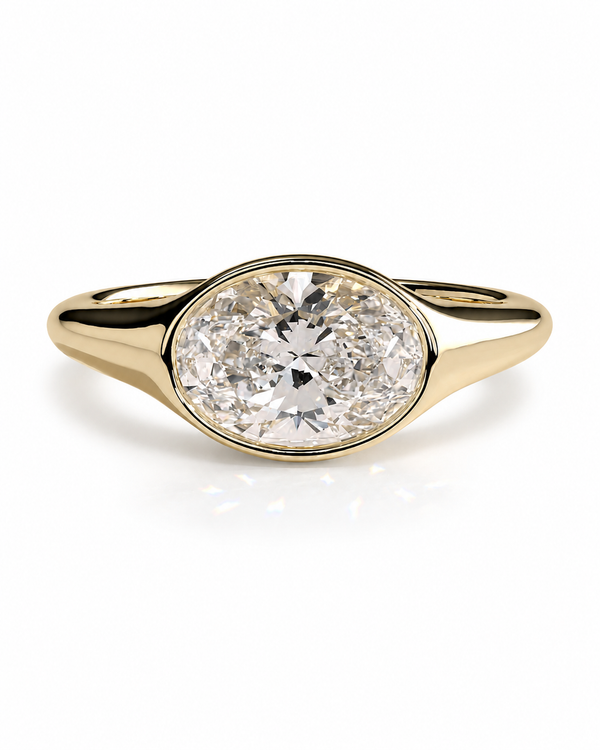 color_10K_YG, color_14K_YG &&A yellow gold oval ring featuring a large round brilliant-cut diamond center stone, set against a clean white background.