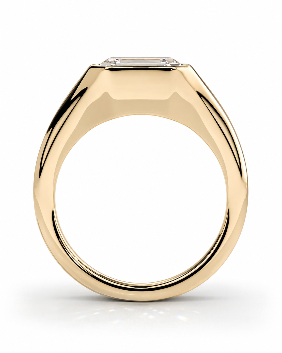 color_10K_YG, color_14K_YG &&A yellow gold signet ring with a rectangular baguette-cut diamond, shown from a front-facing perspective on a clean white background.