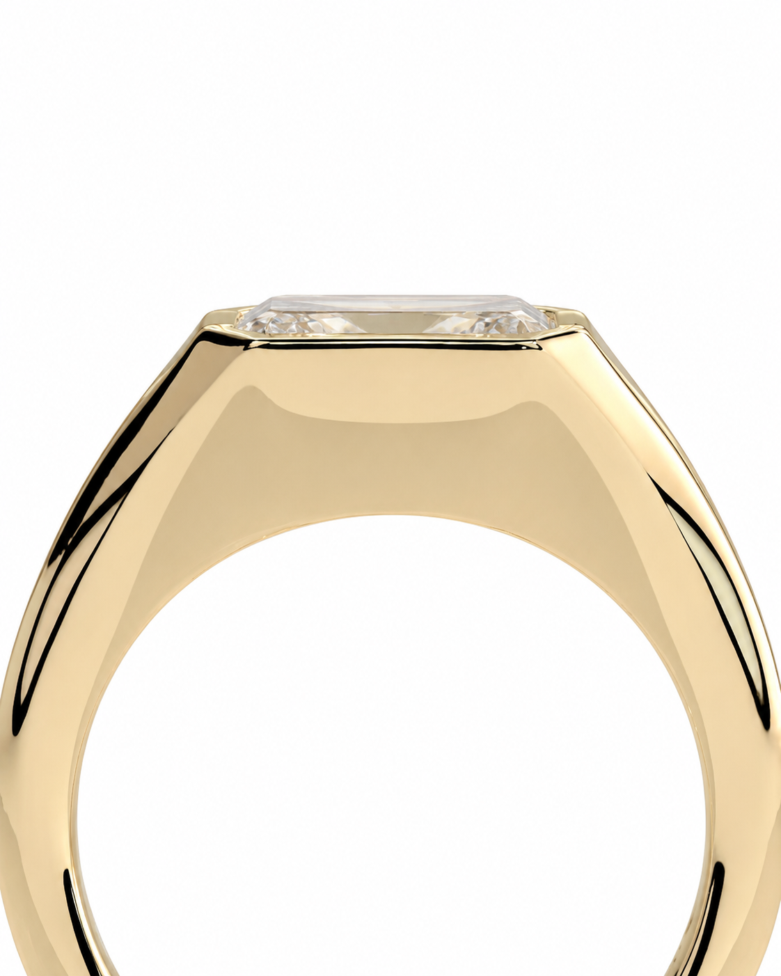 color_10K_YG, color_14K_YG &&Close-up of a yellow gold signet ring with a rectangular cushion-cut clear gemstone on a plain white background.