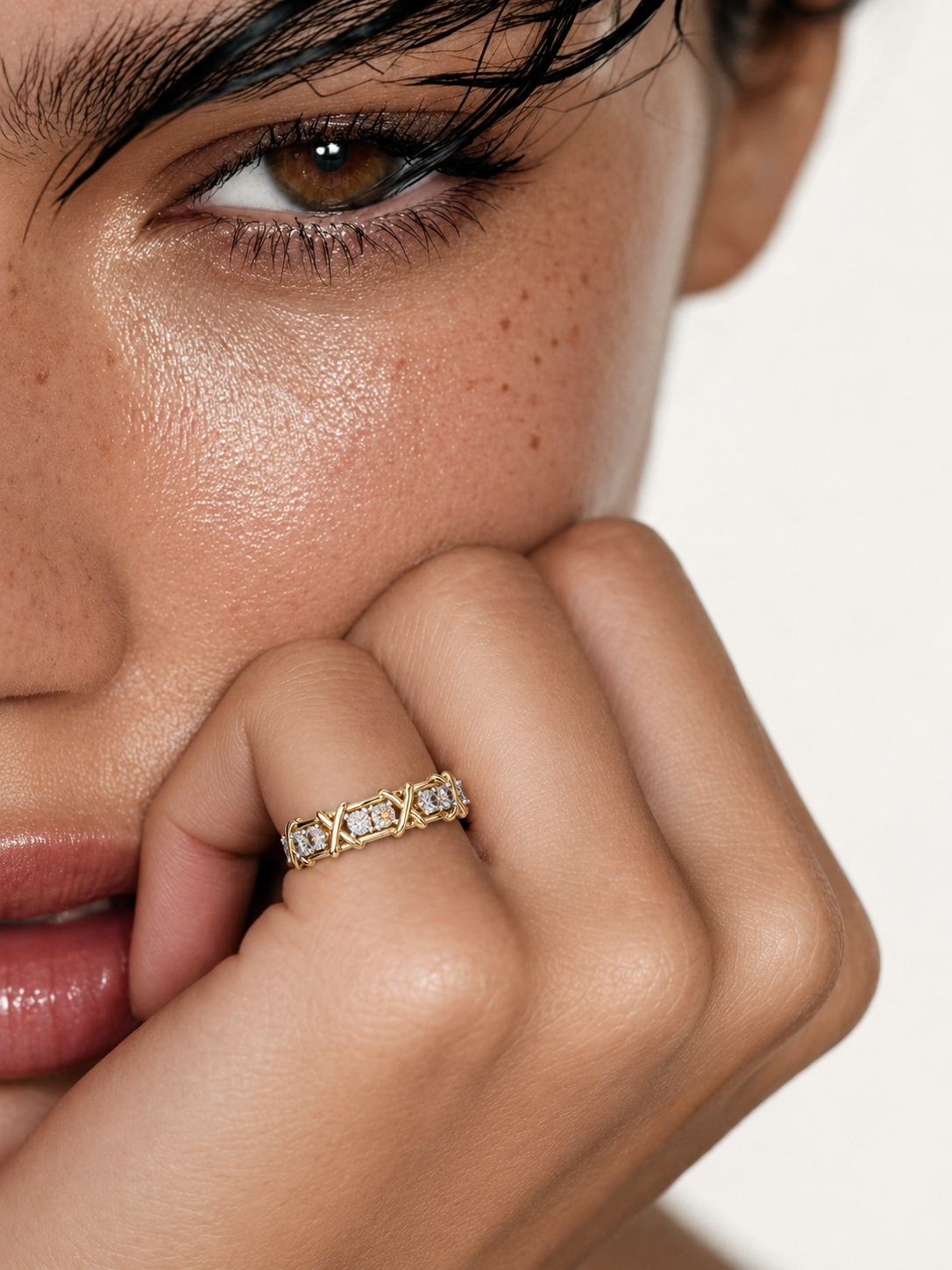 color_10K_YG, color_14K_YG &&Contemporary moissanite wedding band showcasing crossover details and round stones