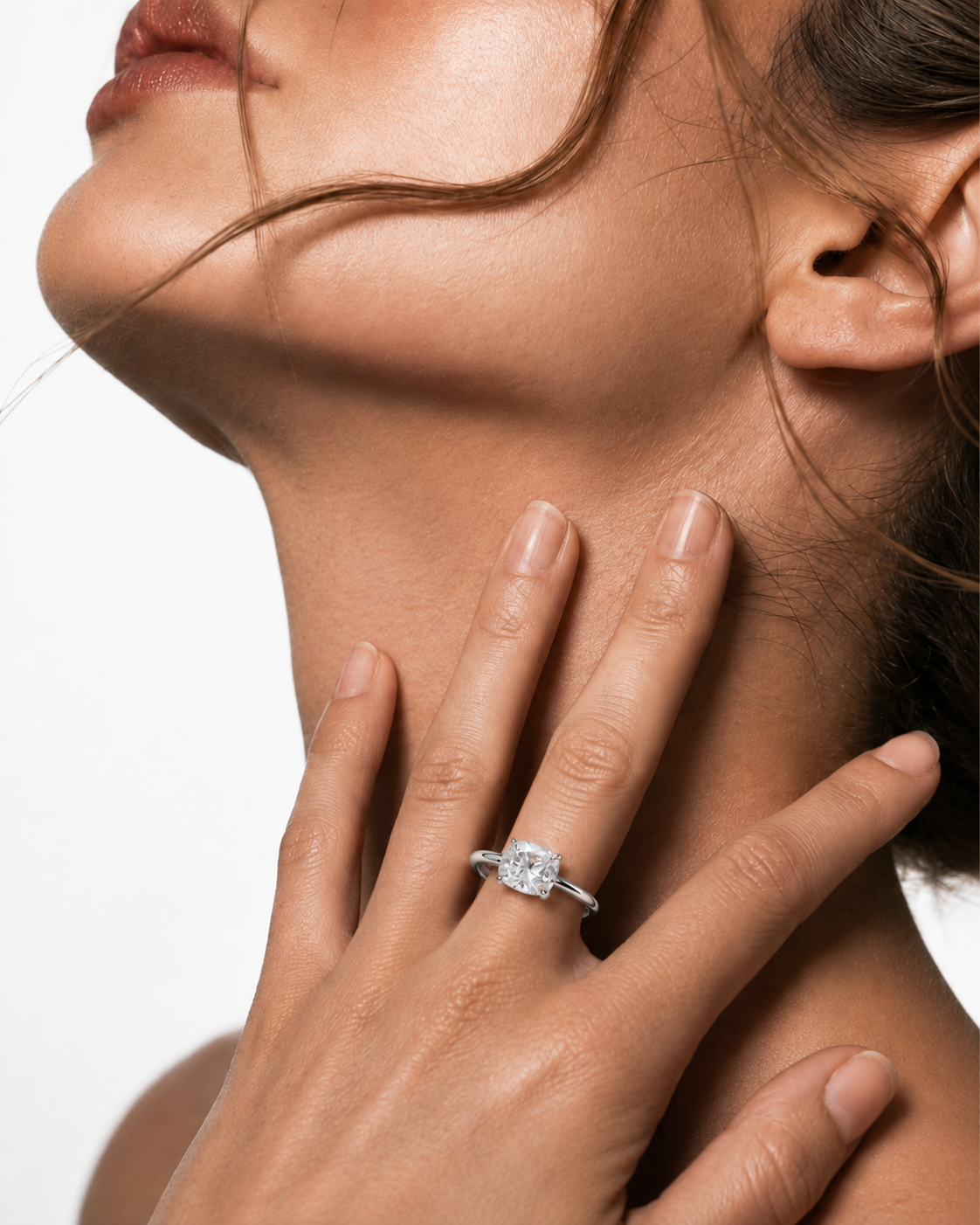 color_925_SIL,color_935_ARG,color_10K_WG, color_14K_WG &&
A close-up lifestyle shot of a model wearing a silver ring with a square-cut clear gemstone on her finger, set against a clean white background.