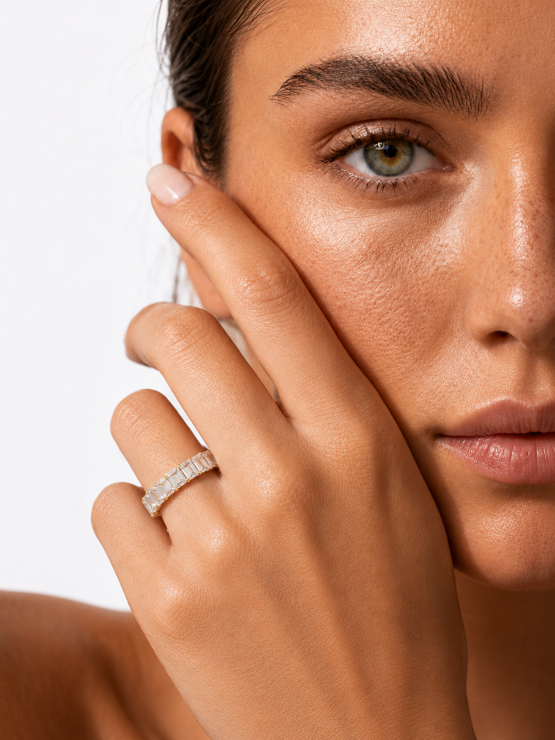 color_10K_YG, color_14K_YG &&Handcrafted full eternity moissanite wedding band with emerald-cut brilliance
