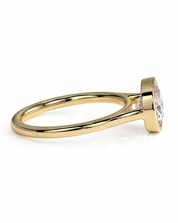 color_10K_YG, color_14K_YG &&A gold ring with a bezel-set clear gemstone, shown in a side profile view on a clean white background.