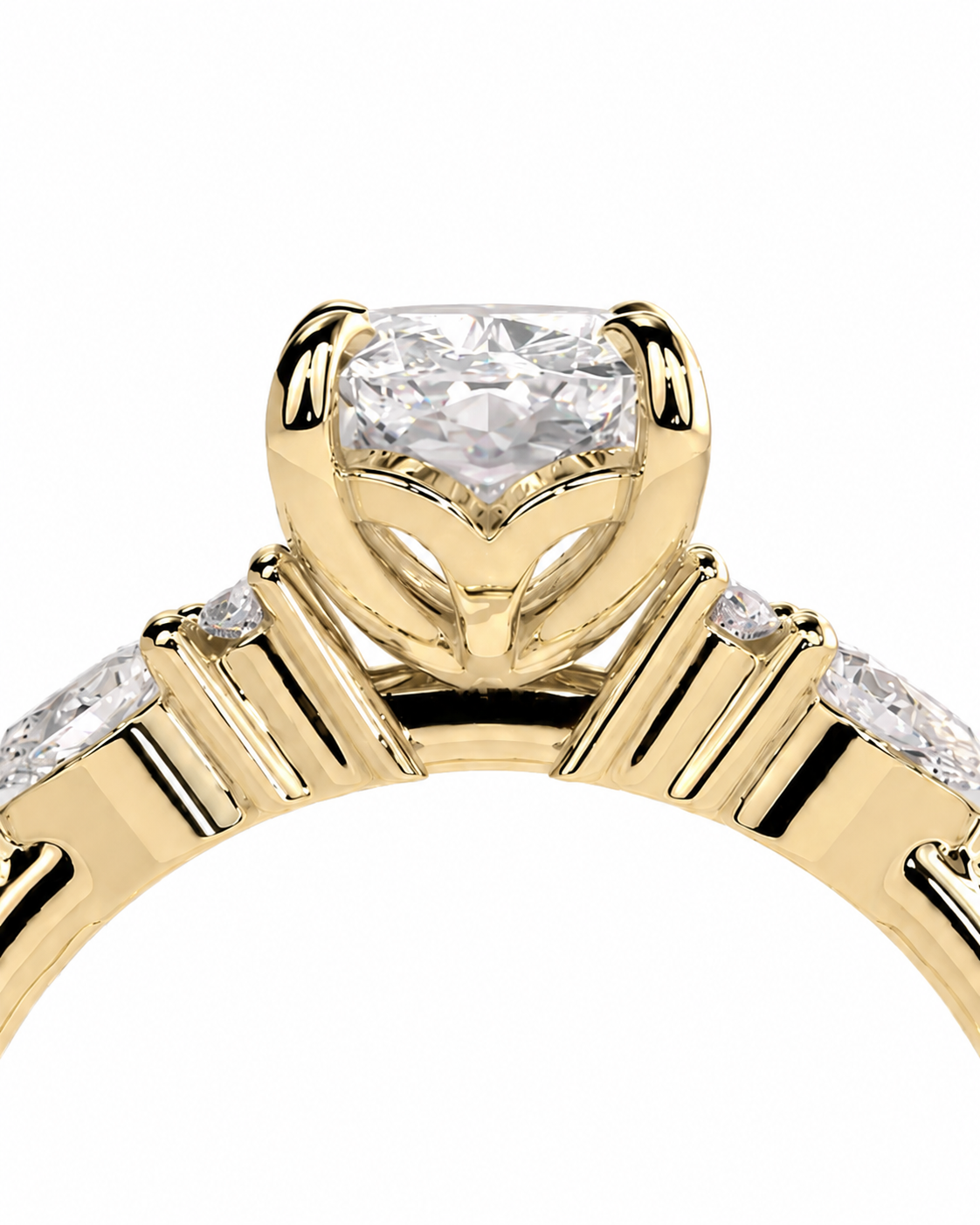 color_10K_YG, color_14K_YG &&Close-up of a yellow gold solitaire ring with a round brilliant-cut center stone and smaller side stones on a white background.