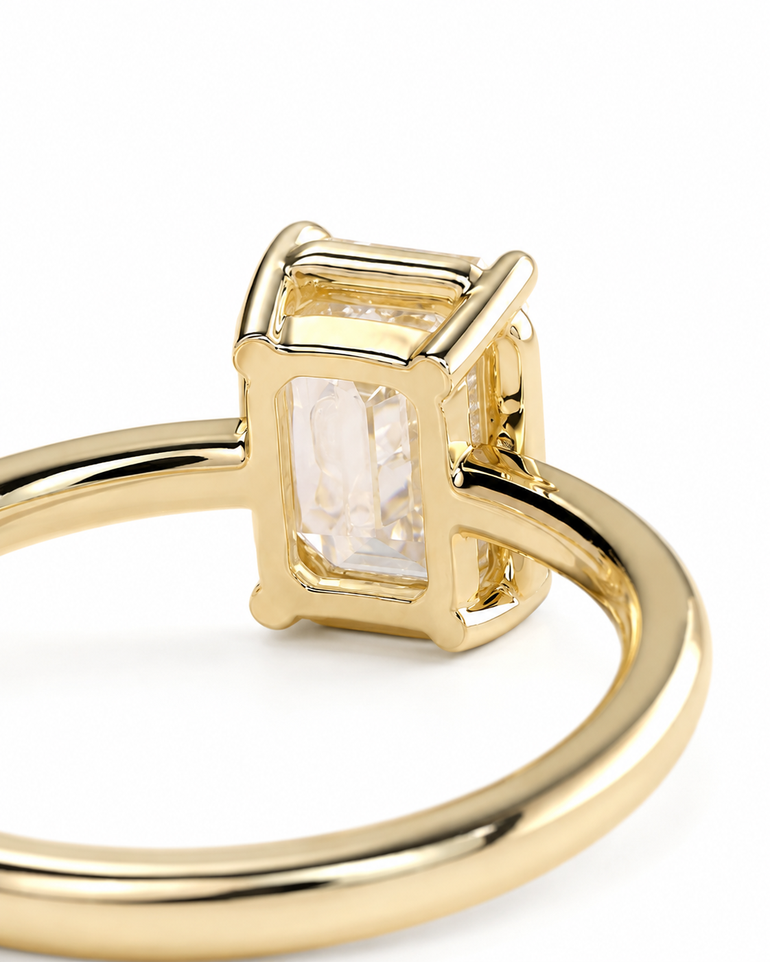 color_10K_YG, color_14K_YG &&A close-up shot of a gold ring featuring a rectangular clear gemstone in a prong setting, shown against a plain white background.