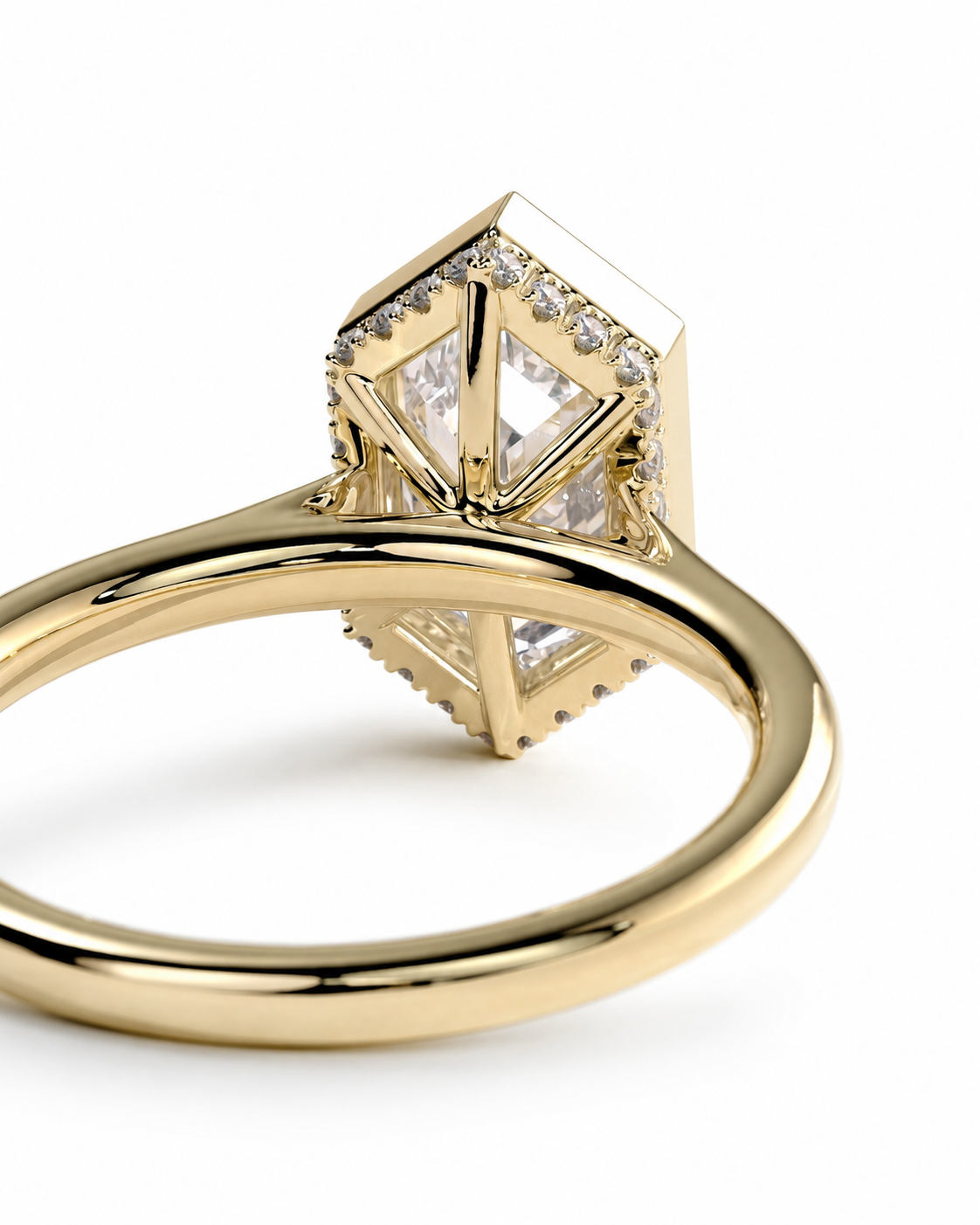 color_10K_YG, color_14K_YG &&A close-up shot of a gold ring featuring a geometric, faceted diamond-cut setting with small accent stones, photographed on a clean white background.