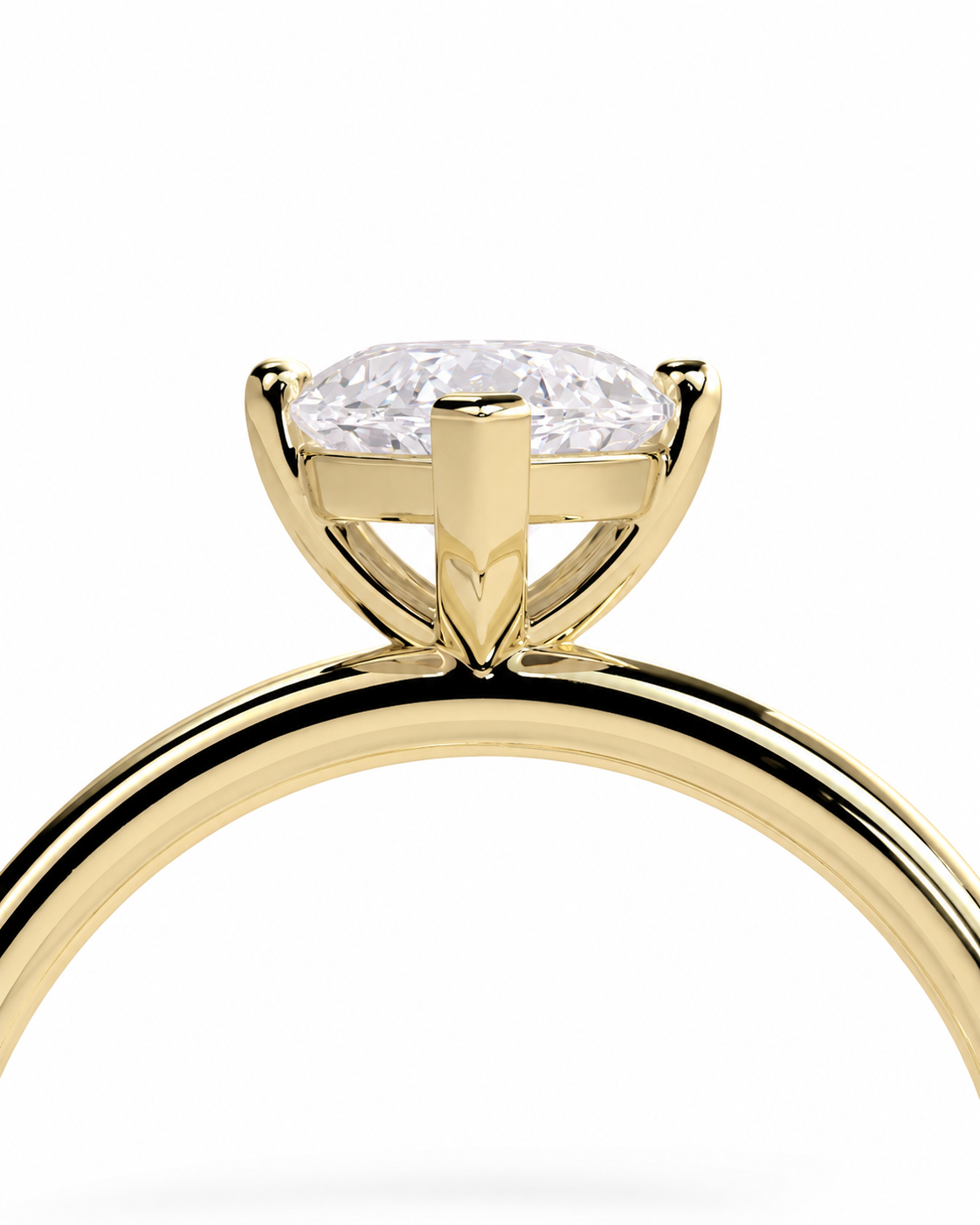 color_10K_YG, color_14K_YG &&Close-up of a yellow gold solitaire engagement ring with a round brilliant-cut diamond on a white background.