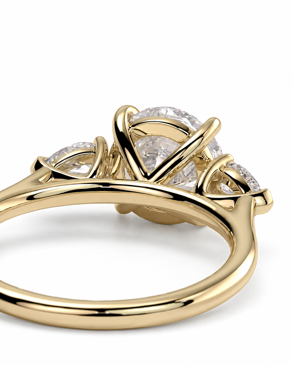 color_10K_YG, color_14K_YG &&A close-up shot of a yellow gold ring with a three-stone diamond setting on a clean white background.