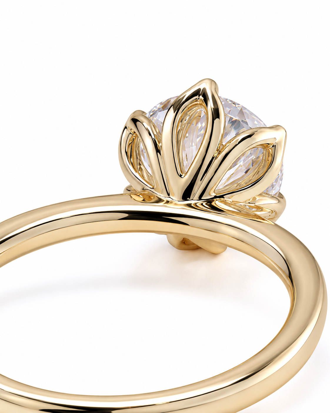 color_10K_YG, color_14K_YG &&A close-up shot of a gold ring featuring a large, clear round-cut gemstone in a leaf-like crown setting, on a plain white background.
