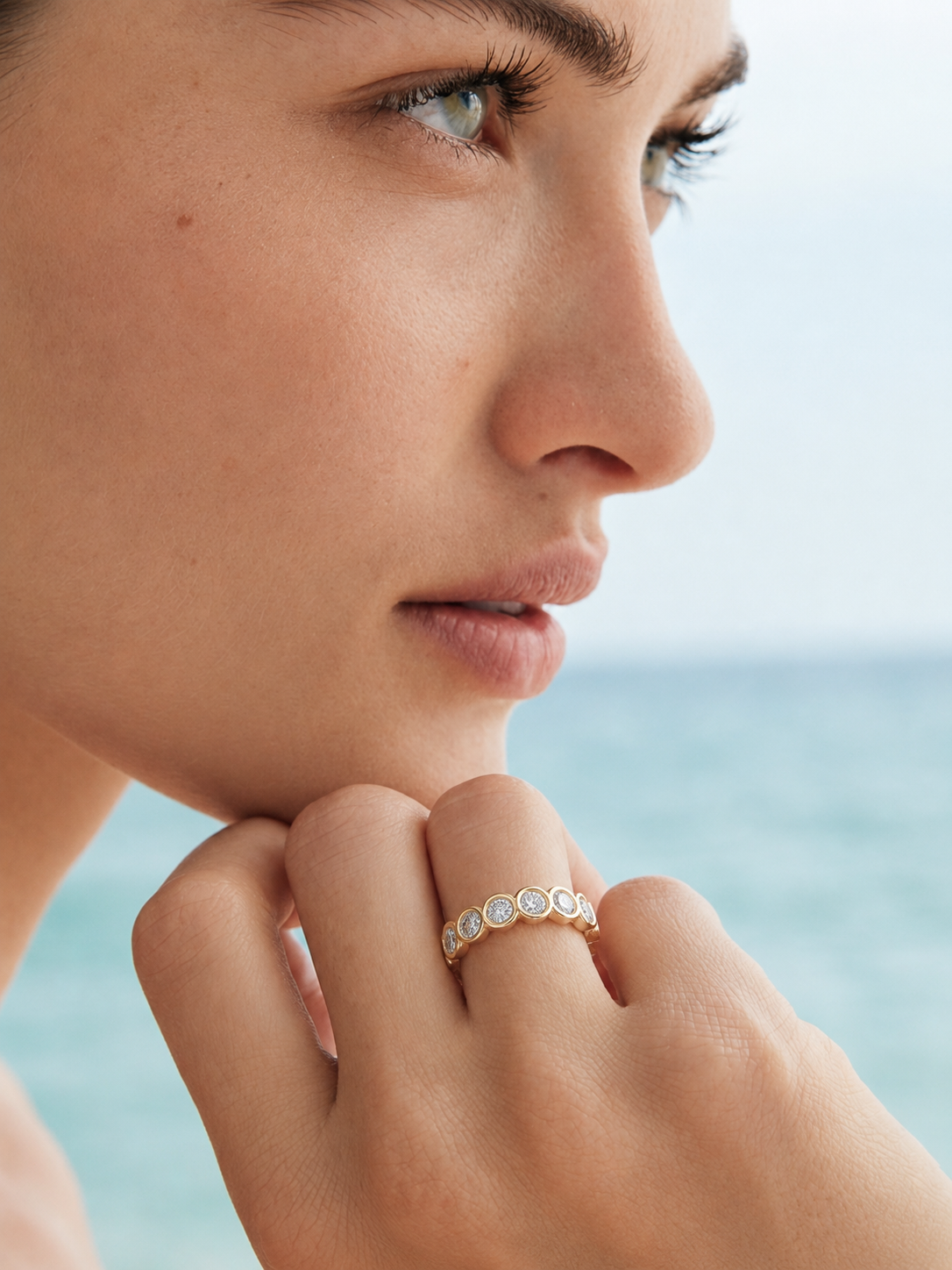 color_10K_YG, color_14K_YG &&	
Premium round moissanite wedding band with sleek full eternity bezel design.