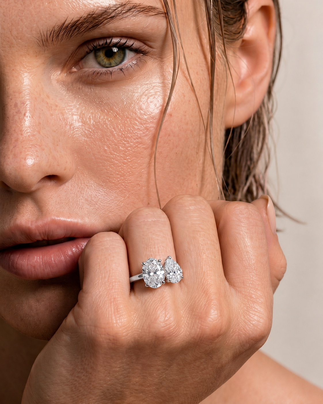 color_925_SIL,color_935_ARG,color_10K_WG, color_14K_WG &&A close-up lifestyle shot of a model wearing a silver ring with three round-cut clear gemstones on her finger.