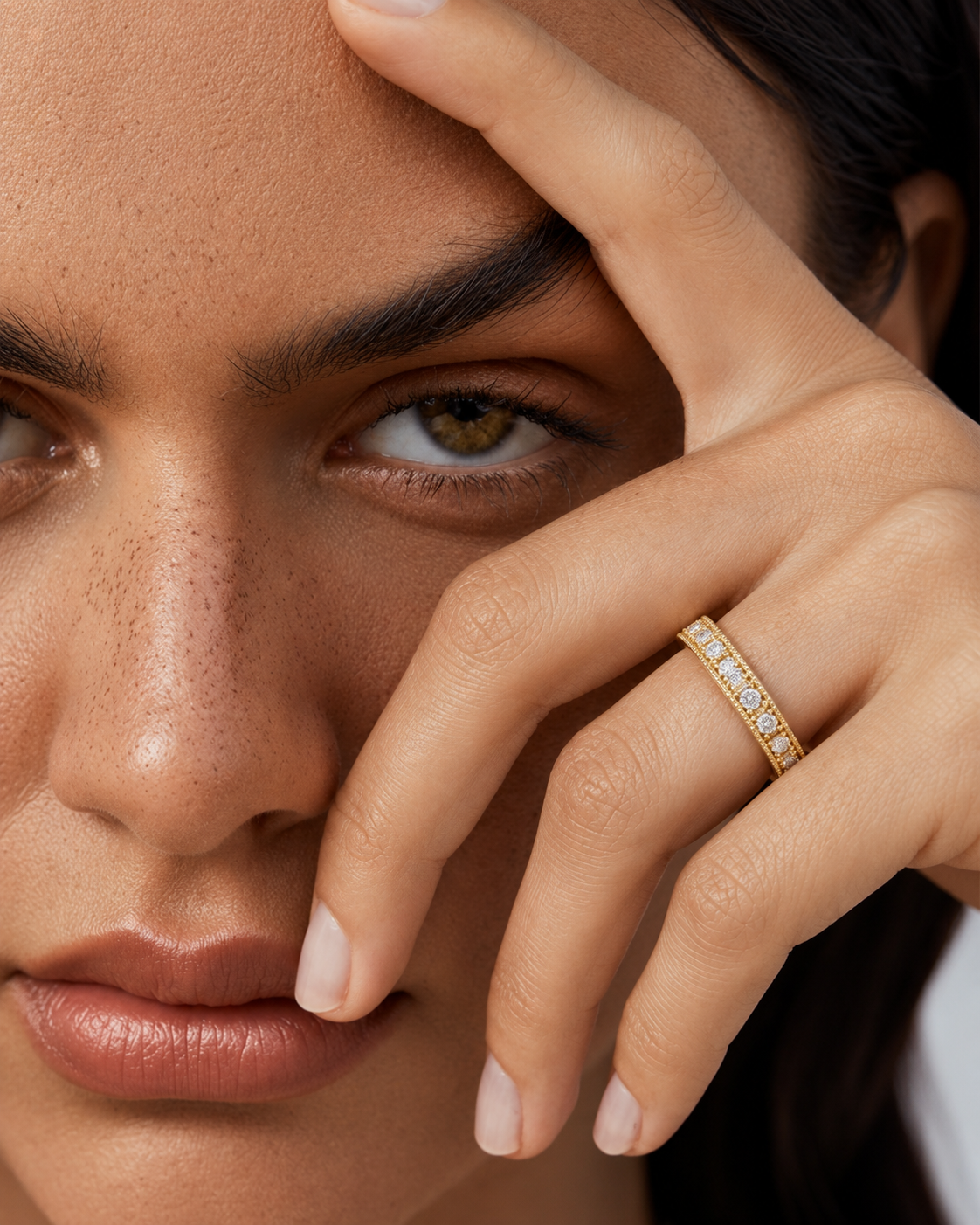 color_10K_YG, color_14K_YG &&	
Stackable wedding band for women with round moissanite stones.