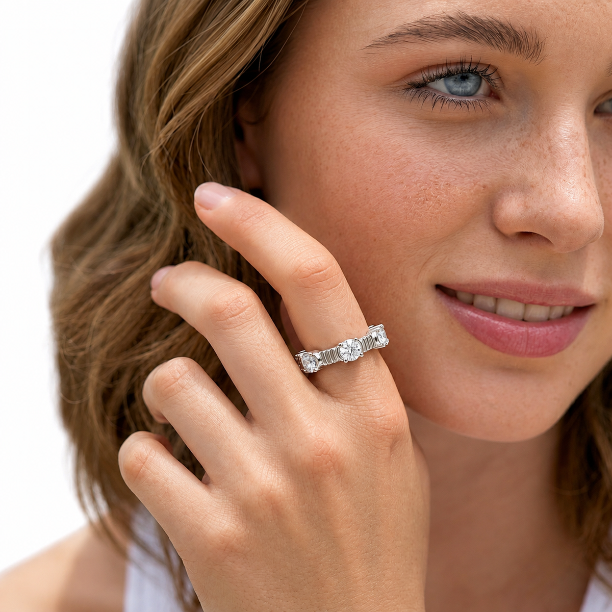 color_925_SIL,color_935_ARG,color_10K_WG, color_14K_WG &&	
A close-up lifestyle shot of a woman wearing a silver band ring with three clear rectangular gemstones on her finger, set against a clean white background.