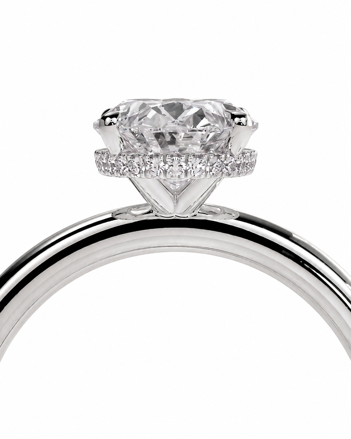 color_925_SIL,color_935_ARG,color_10K_WG, color_14K_WG &&A close-up studio shot of a silver-toned diamond ring featuring a large round-cut center stone and a halo of smaller diamonds, set against a plain white background.