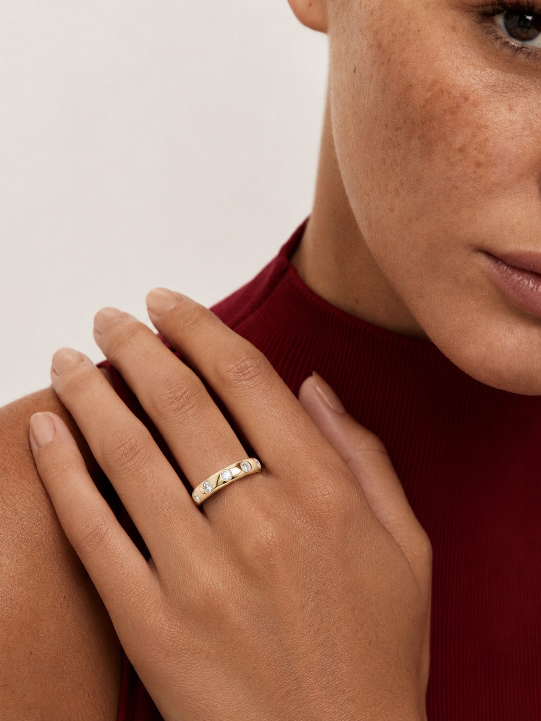 color_10K_YG, color_14K_YG &&Premium anniversary band with round moissanite in a sleek bezel setting.