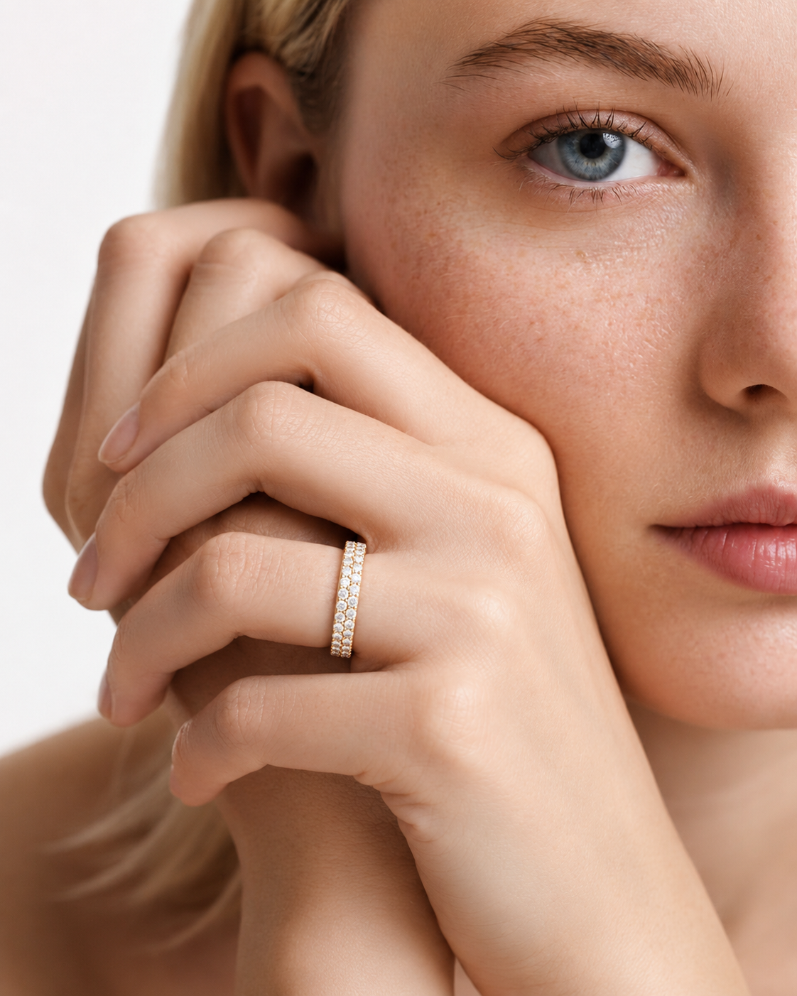 color_10K_RG, color_14K_RG &&Stackable women's moissanite wedding band featuring a continuous shared prong design.