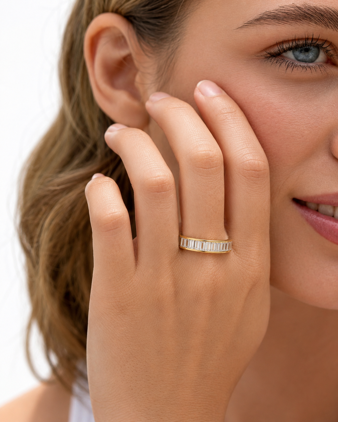 color_10K_YG, color_14K_YG &&Contemporary anniversary band with channel set emerald-cut moissanite stones.