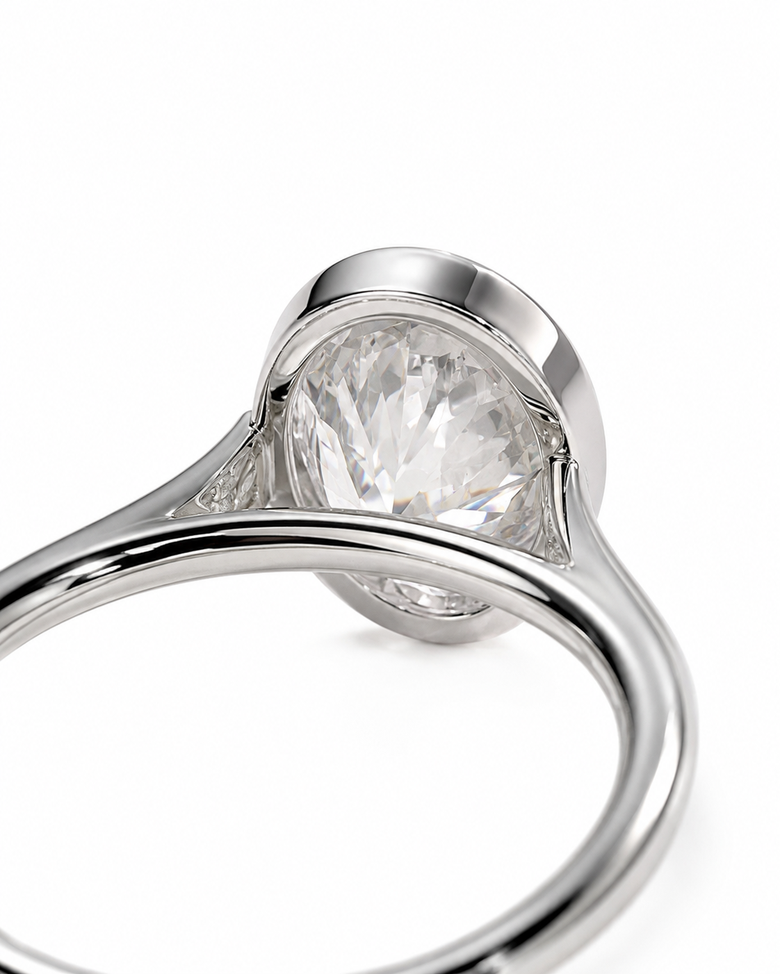color_925_SIL,color_935_ARG,color_10K_WG, color_14K_WG &&A close-up shot of a silver-toned ring featuring a large, round brilliant-cut clear gemstone in a prong setting, shown against a clean white background.