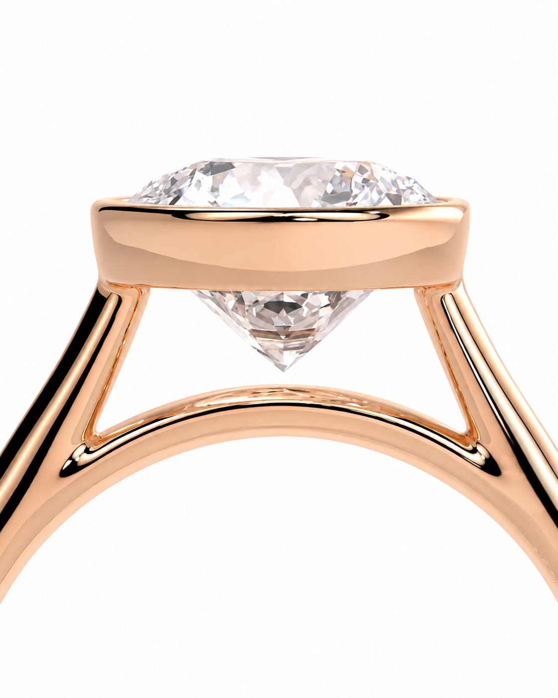 color_10K_RG, color_14K_RG &&Close-up of a rose gold solitaire ring with a round brilliant-cut diamond, set against a solid white background.
