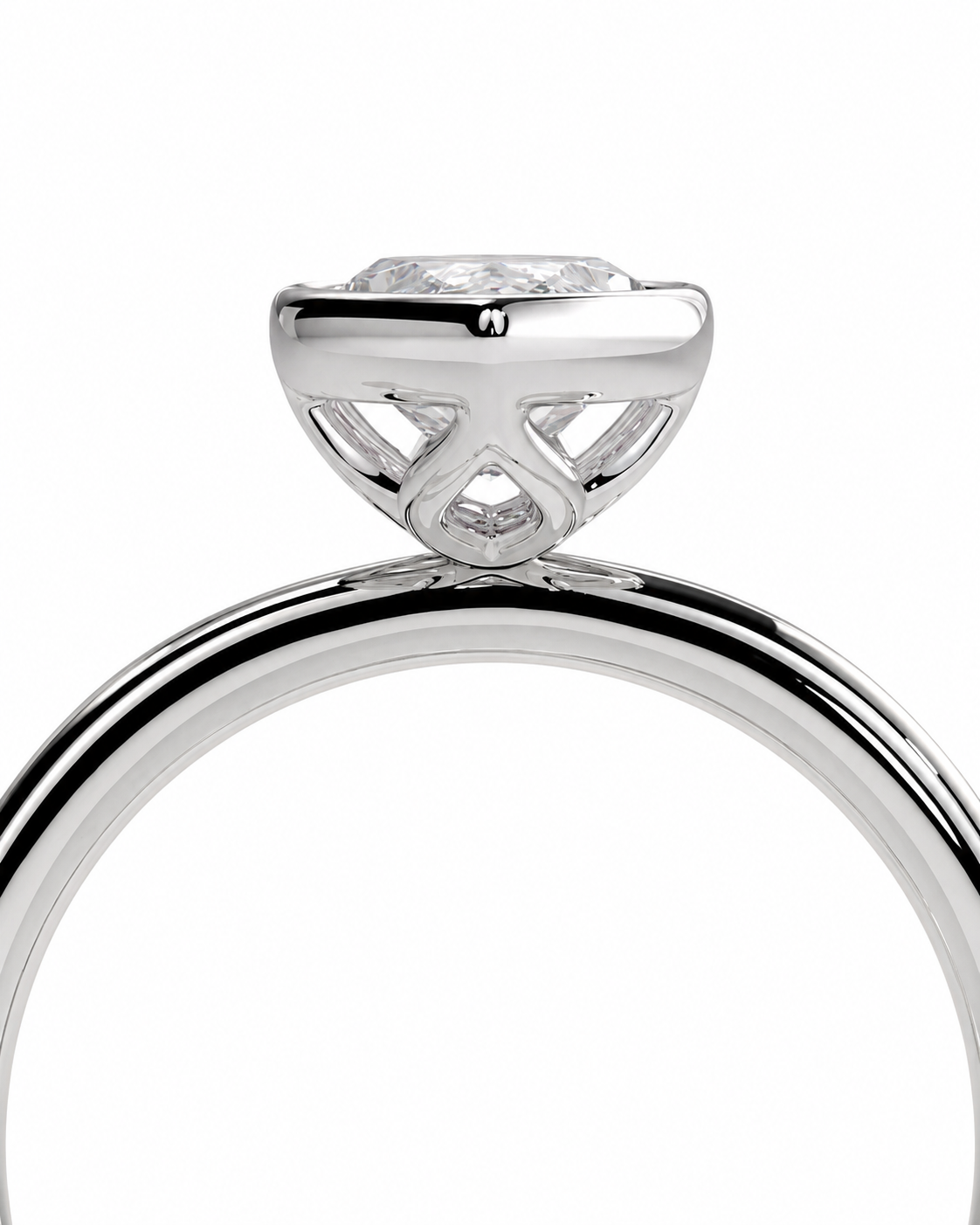 color_925_SIL,color_935_ARG,color_10K_WG, color_14K_WG &&Close-up of a silver-toned solitaire engagement ring with a round brilliant-cut diamond in a high-profile bezel setting, shown on a plain white background.