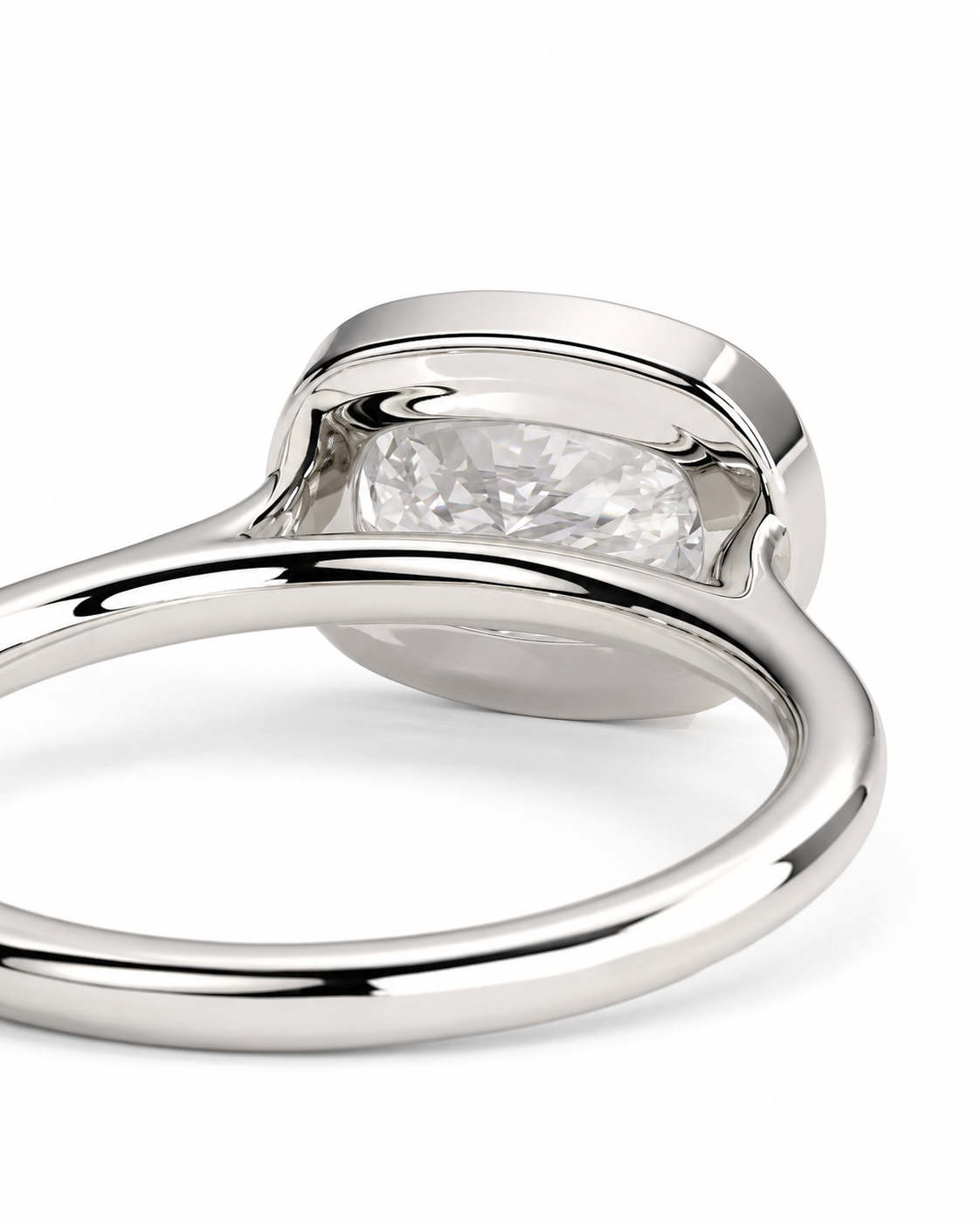 color_925_SIL,color_935_ARG,color_10K_WG, color_14K_WG &&A close-up studio shot of a polished silver ring featuring a clear, bezel-set oval gemstone on a white background.