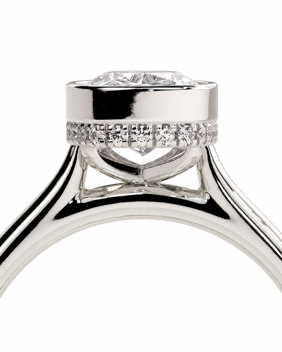 color_925_SIL,color_935_ARG,color_10K_WG, color_14K_WG &&Close-up of a silver-toned diamond ring with a round center stone and a halo of small diamonds, shown on a white background.